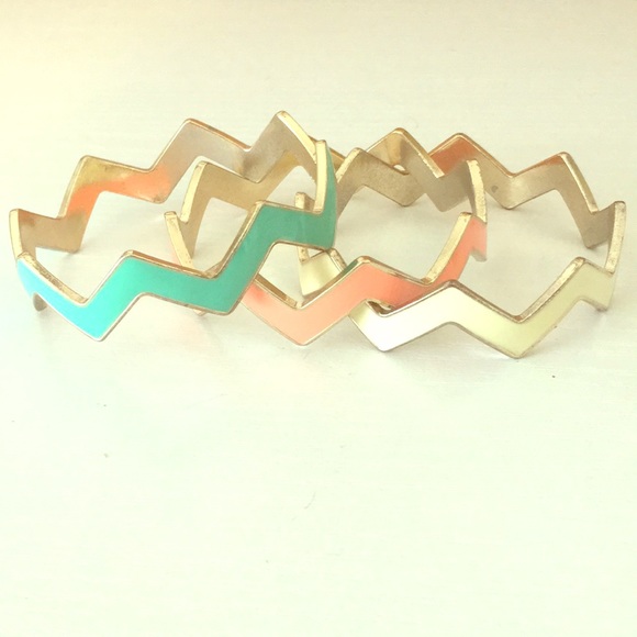 Three bracelets - Picture 1 of 3